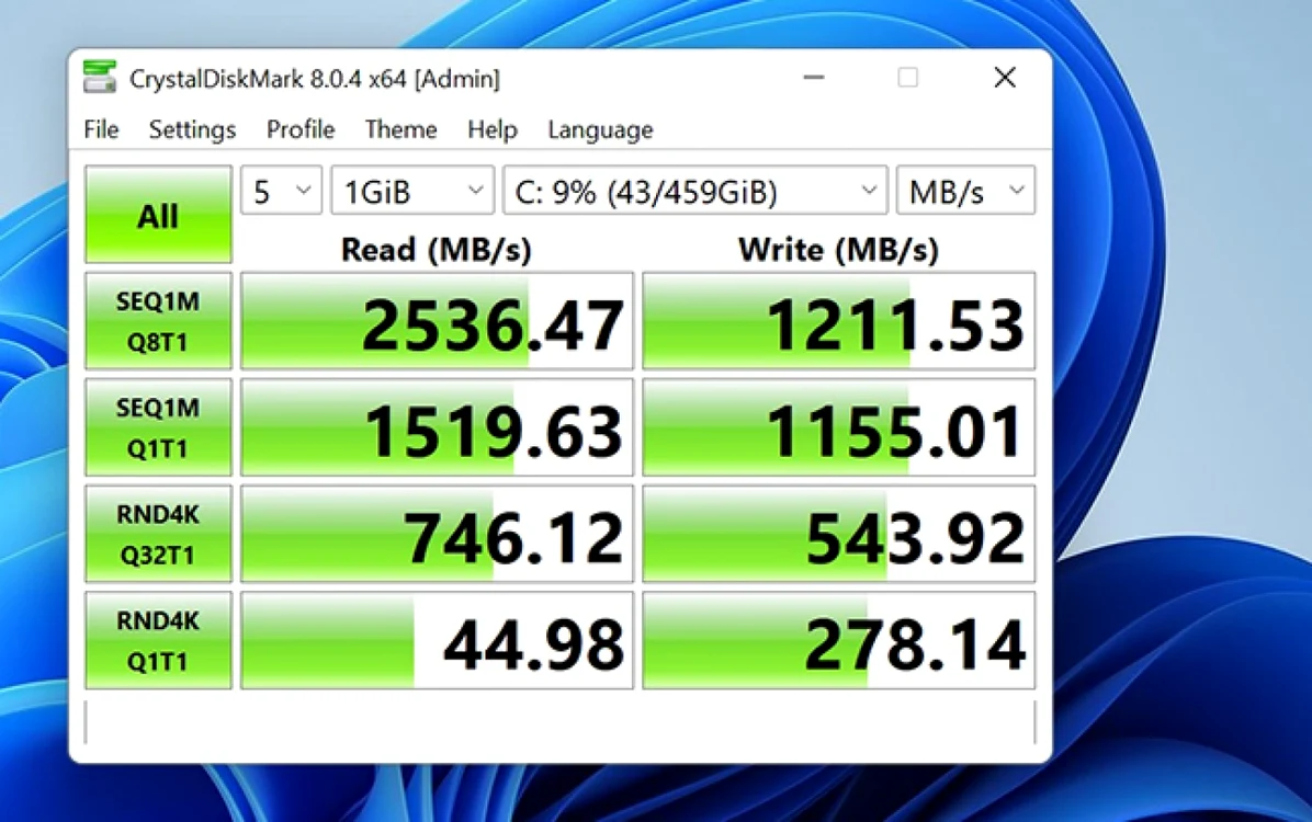 Laptop MSI Modern test CrystalDiskMark