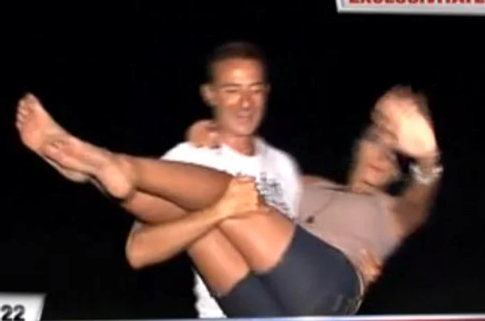 La finalul dansului, Mazăre a luat-o pe sus pe Adelina (captură: Kanal D)