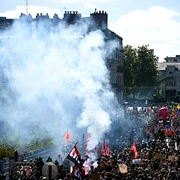 proteste franta jpg