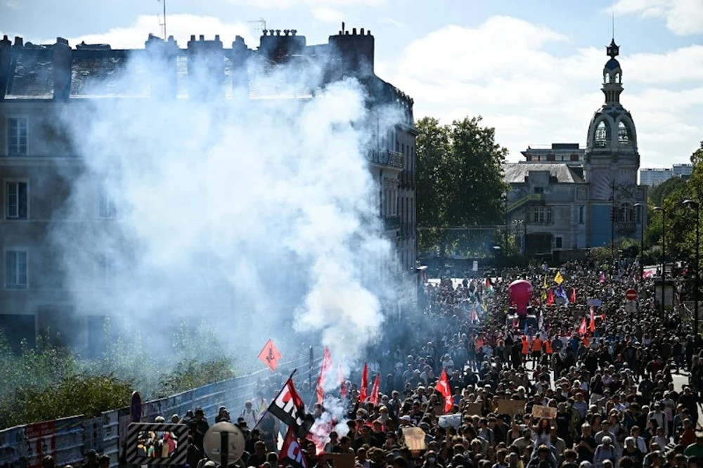 Proteste violente în Franța. Membri ai sindicatului Sud Rail au pătruns în clădirea Ministerului Economiei și Finanțelor