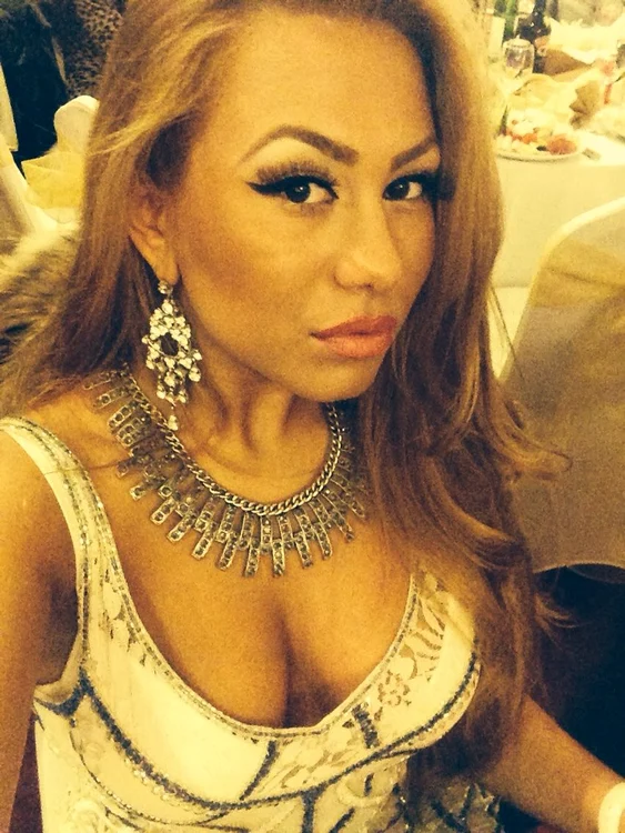 
    Roxana Dobriţoiu, alia Beyonce de România  