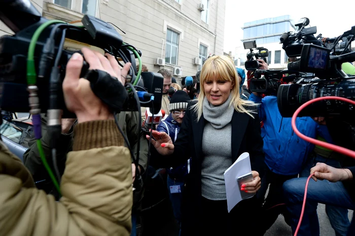 Elena Udrea iese din sediul Directiei Nationale Anticoruptie FOTO Mediafax