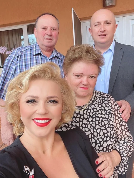 
    Cornelia şi Lupu Rednic au la activ peste 28 de ani de căsnicie  