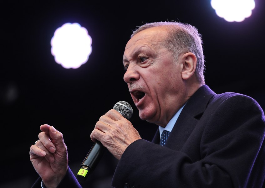 Erdogan critică aspru Suedia pentru autorizarea unei manifestaţii în timpul căreia a fost ars un Coran