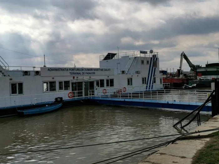 Terminalul Schengen, ancorat la malul Dunării de peste 10 ani FOTO: C. Mazilu