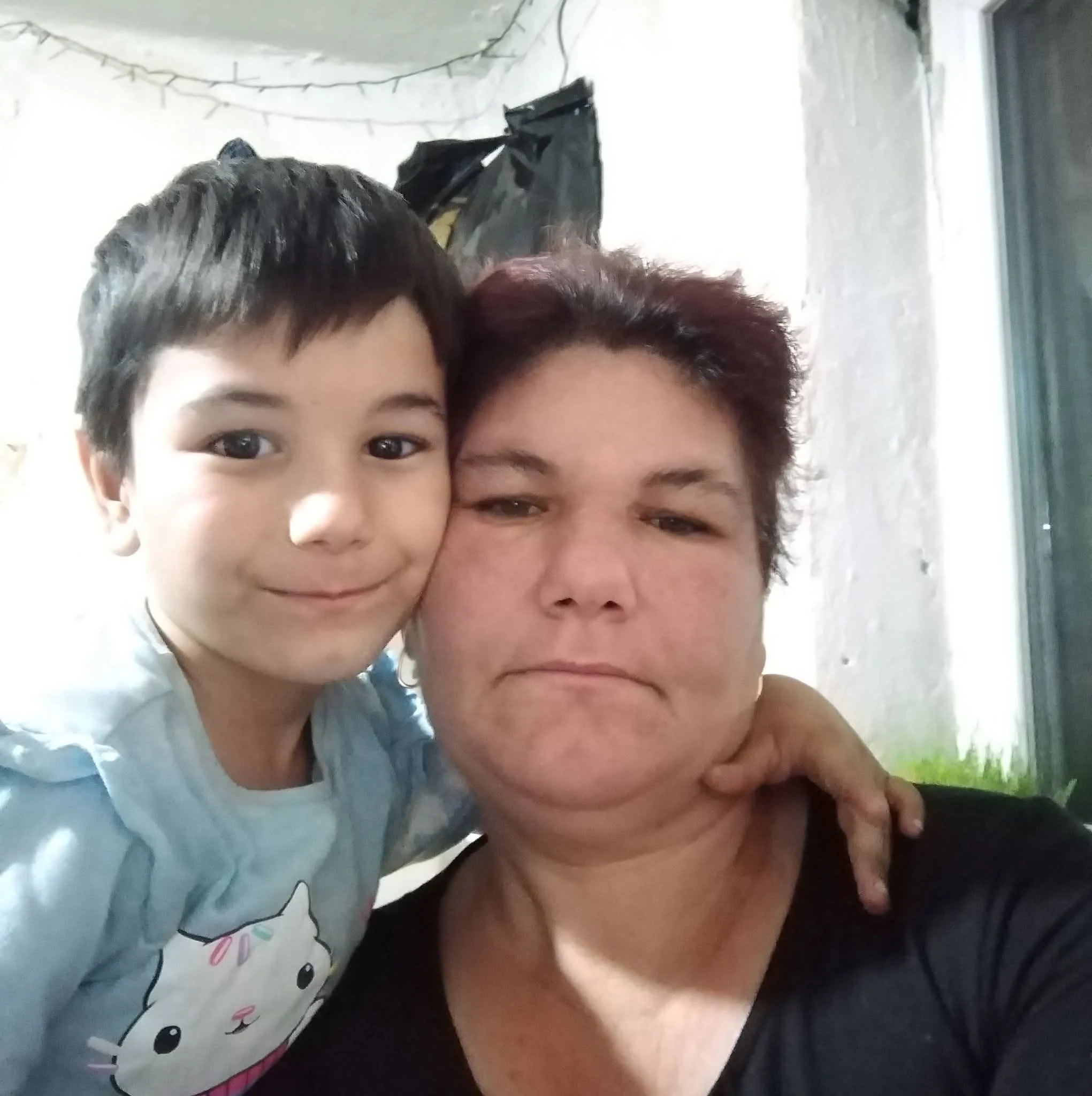 O mamă și băiețelul ei, în vârstă de 5 ani, dispăruți de 3 zile. Apelul făcut de Poliție