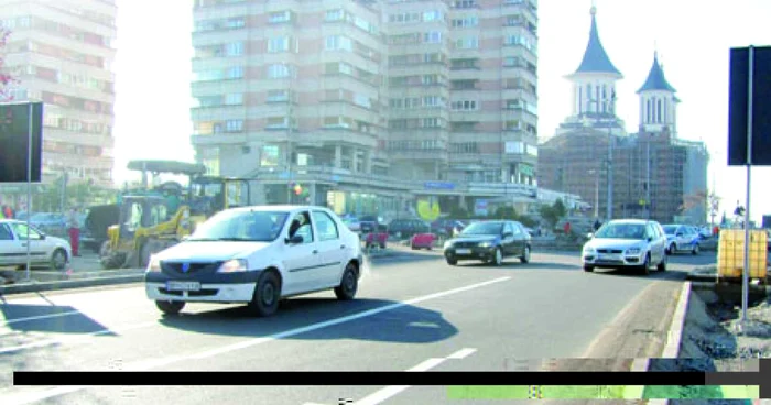 Sensul giratoriu pune probleme şoferilor