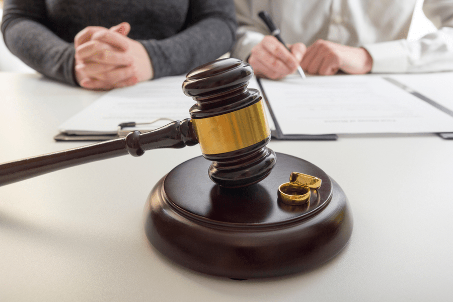 „Însurățelul” nedivorțat. Un bărbat a vrut să se căsătorească, dar a aflat că era încă însurat cu femeia de care divorțase