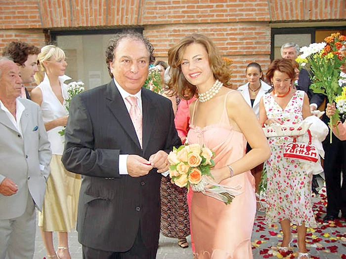 2004-Madrid La cununia cu Valeriu Lazarov, Augusta a purtat o rochie roz-corai
