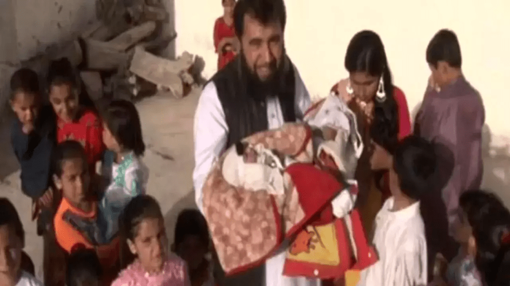 Un pakistanez face copii la foc automat: are 60, dar țintește mai sus și caută încă o soție