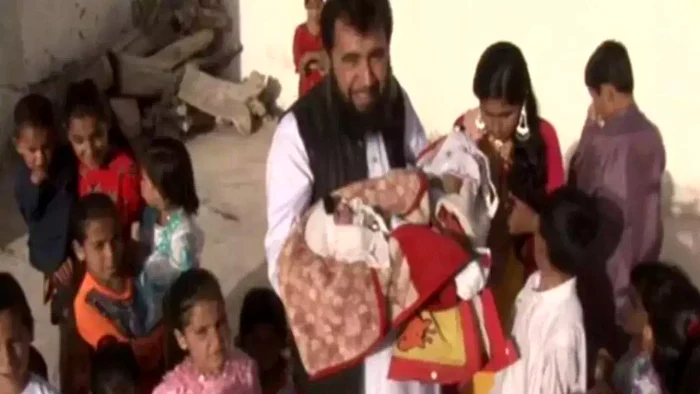 Bărbatul din Pakistan își dorește tot mai mulți copii FOTO Twitter/@Shamshadnetwork