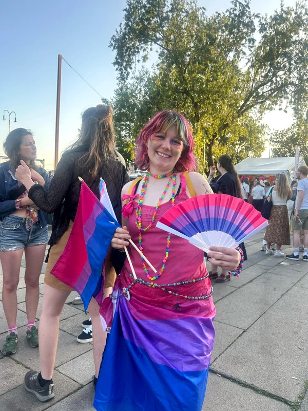 Maud Angelica Behn, fiica lui Ari Behn cu Prinţesa Marha Louise a Norvegiei la marsul Pride 2025. FOTO: Instagram