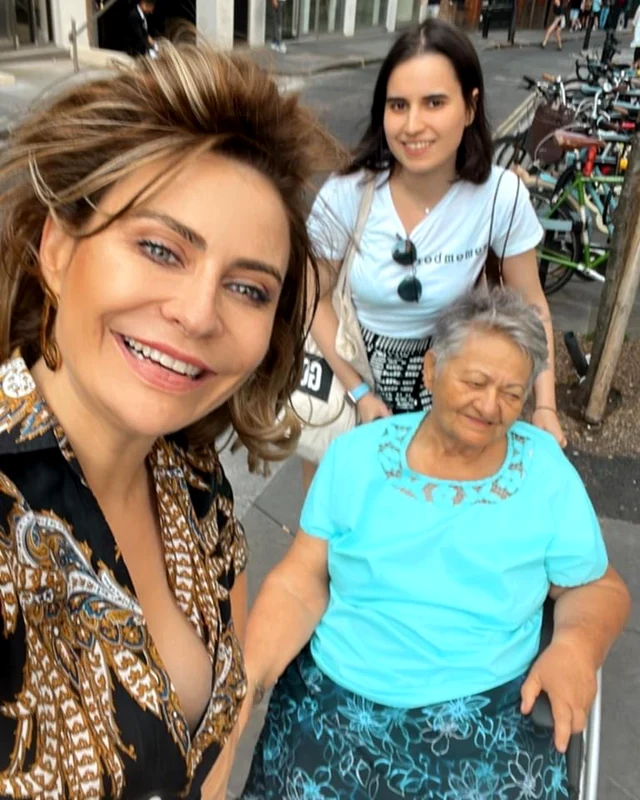 adina buzatu londra 