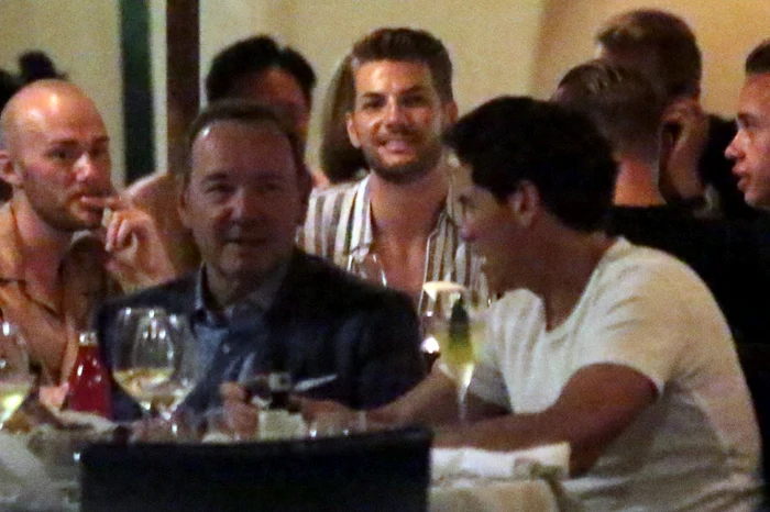 Kevin Spacey a fost acuzat de hărţuire şi agresiune sexuală de 30 de bărbaţi