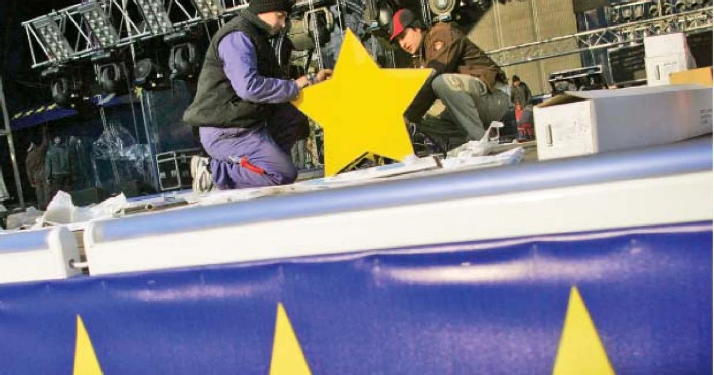 Simbolurile europene au fost instalate.  Nu avem încă valorile europene