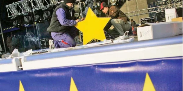 Simbolurile europene au fost instalate.  Nu avem încă valorile europene