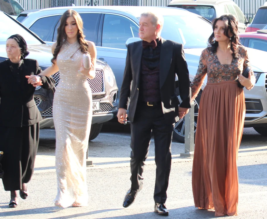 Familia Becali, în ținute elegante pentru cununia Teodorei