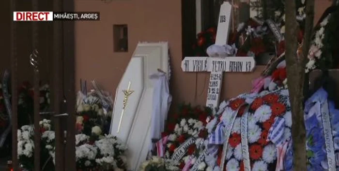 Băiețelul care a murit după o anestezie la dentist a fost înmormântat în orașul natalFoto: Captură Antena 1