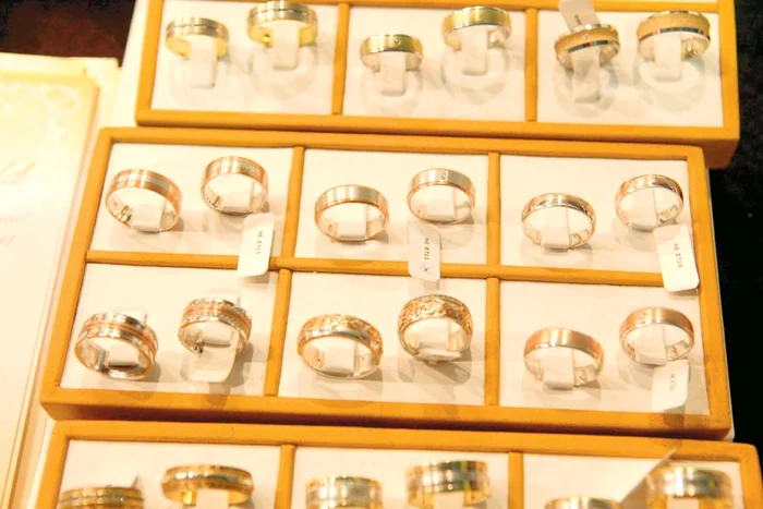 Papioane cu foiţă de aur sau boabe de cafea