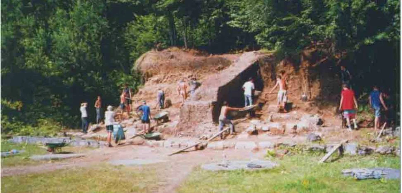 Sarmizegetusa Regia, în şantier. FOTOGRAFII: cronica.cimec.ro.