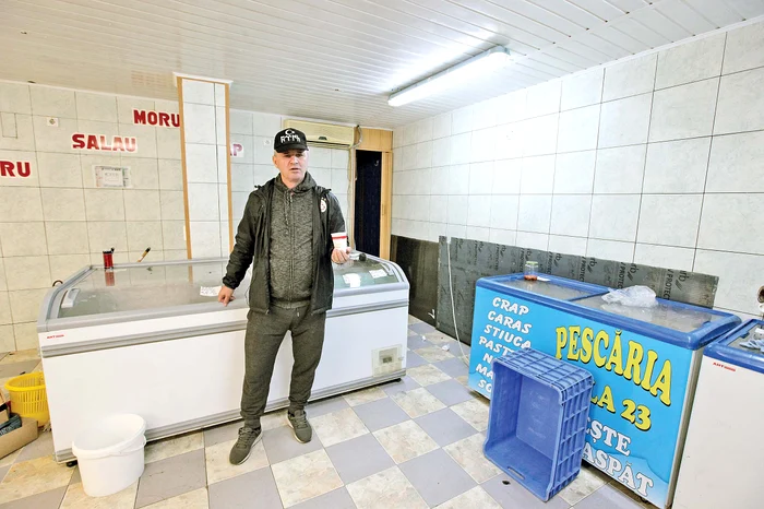 Pescăria lui Vasile Robitu și-a pierdut furnizorii după ce primăria a anun țat demolarea pieței