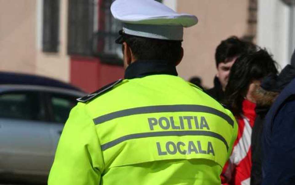 Polițist cu reputație impecabilă, condamnat pentru purtare abuzivă. A lovit un băiat fără motiv
