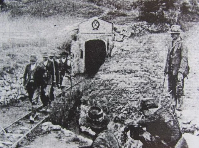 Galerie veche de mină și mineri, la Roșia Montană FOTO Muzeul Mineritului