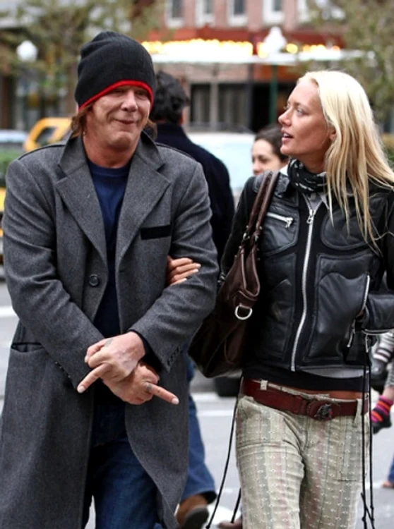 Mickey Rourke şi modelul Anastasia Makarenko