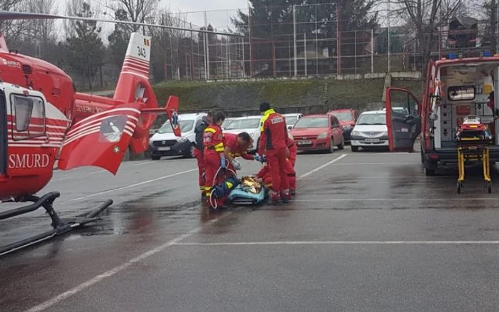 Bebeluşul şi tatăl lui au fost transportaţi cu elicopterele SMURD FOTO ISU Sălaj