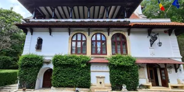 muzeul bratianu exterior
