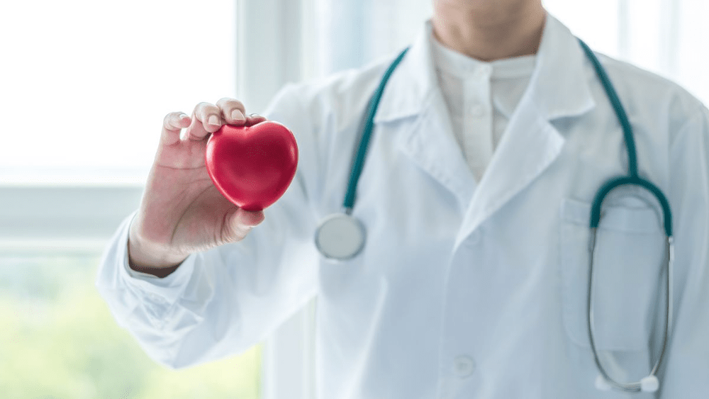 Dr. Eduard Belu, cardiologul vizat de anchetă, profesează la Brașov, București și Craiova, la stat și la privat