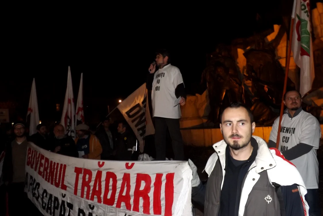 Cornel Vîlcu a ţinut primul discurs la manifestaţia de vinerea trecută. FOTO: Remus Florescu