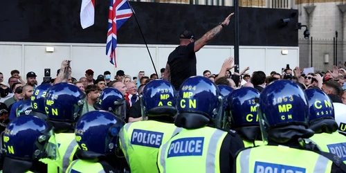 Protestele din Southport au ajuns până în fața Guvernului britanic FOTO @DDWonfor / X