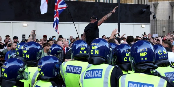 Protestele din Southport au ajuns până în fața Guvernului britanic FOTO @DDWonfor / X