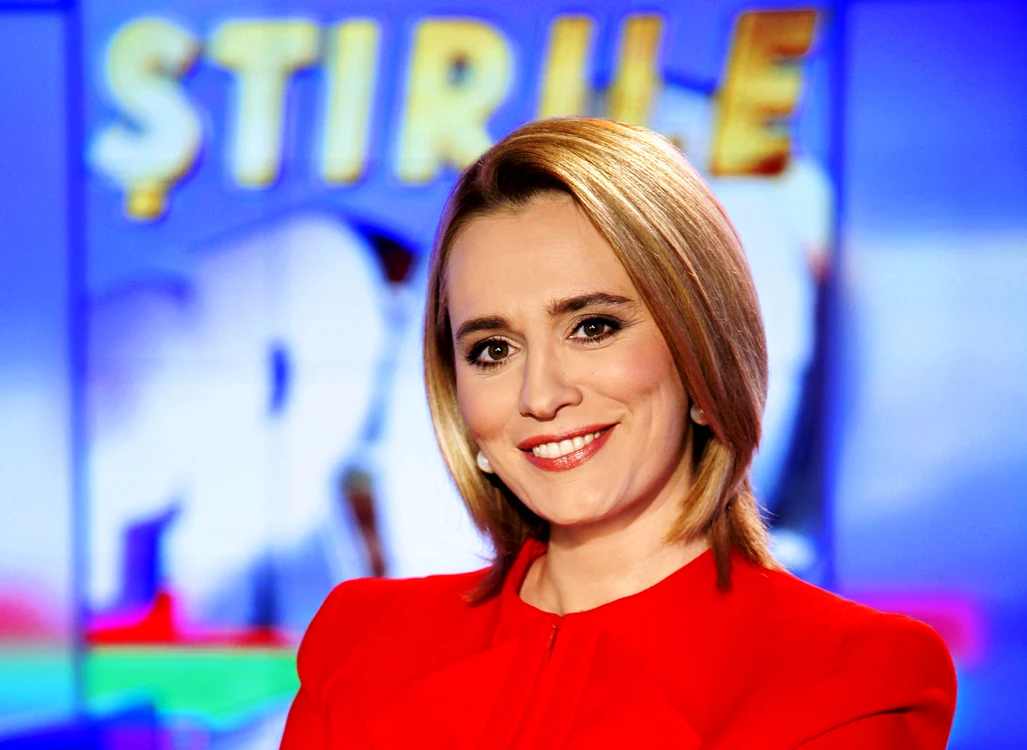 
    Andreea Esca prezintă știrile de seară de la PRO TV din prima zi de emisie a postului, 1 Decembrie 1995foto: PRO TV  