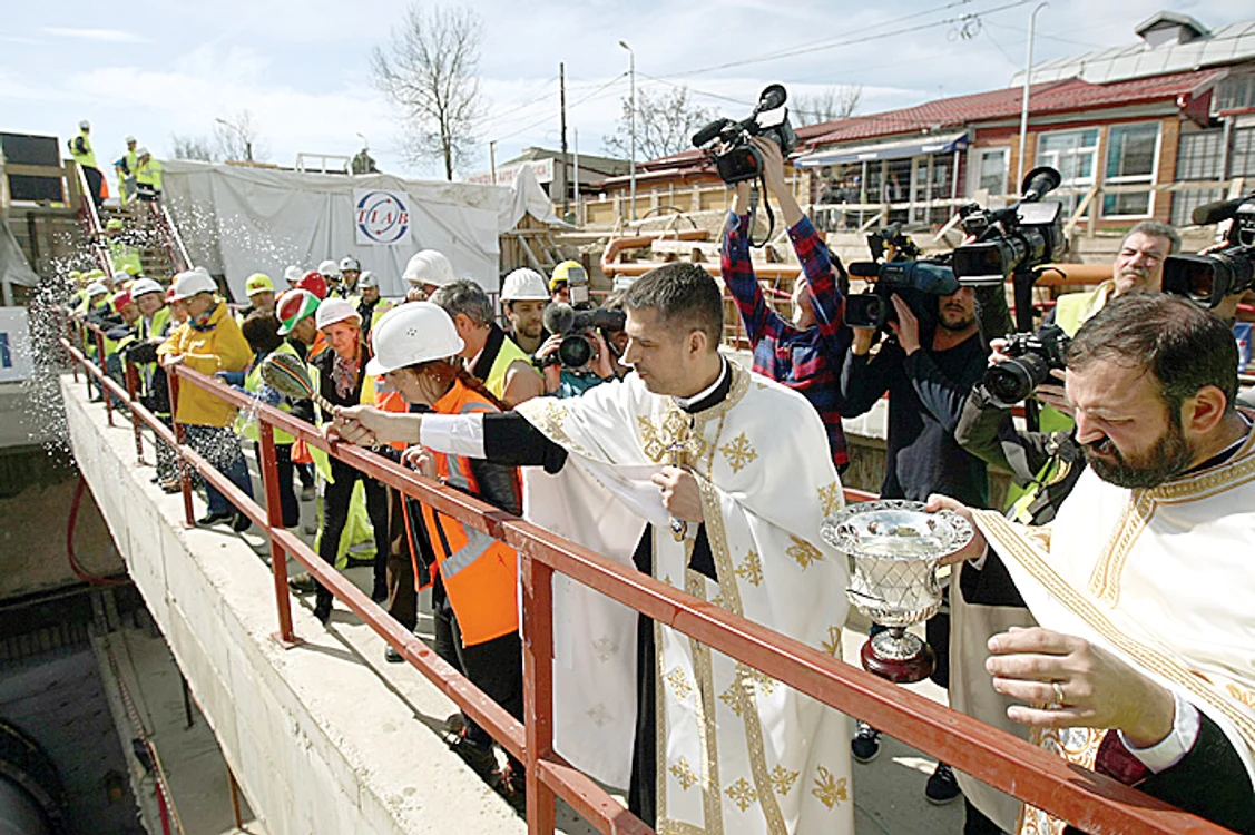 Preoţii au sfinţit ”cârtiţa” adusă din Franţa 