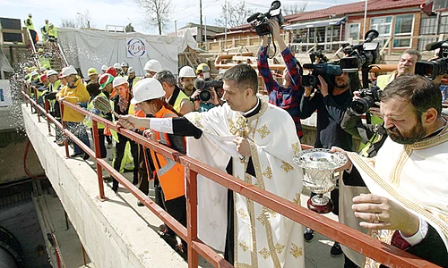 Preoţii au sfinţit ”cârtiţa” adusă din Franţa  jpeg