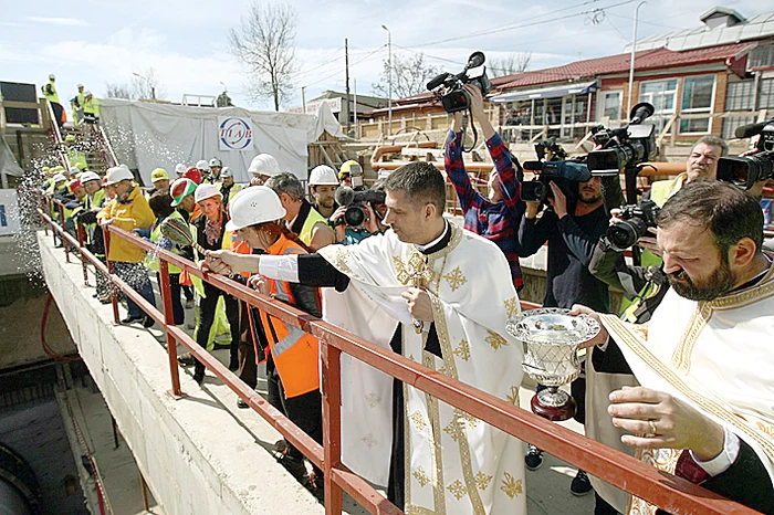 Preoţii au sfinţit ”cârtiţa” adusă din Franţa
