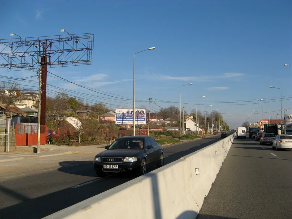 Pe drumurile cu separatoare de sens, gravitatea accidentelor scade considerabil. FOTO Adevărul