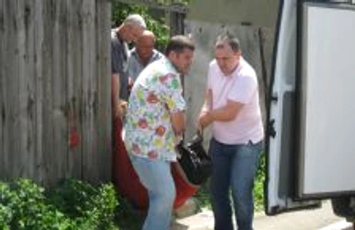 Cadavrul a fost transportat la morgă