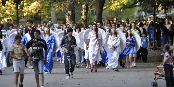 Parada celor 100 de îngeri a deschis oficial festivalul. Foto sinaiaforever.ro
