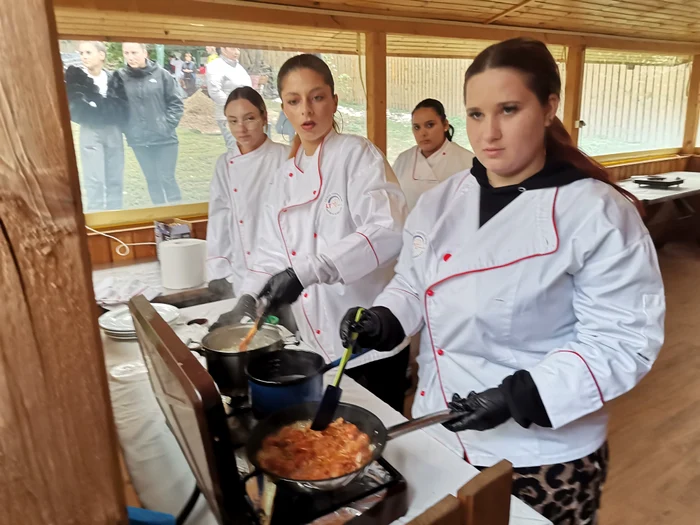 Elevii liceelor cu profil alimentație publică, în competiție FOTO: Alina Mitran