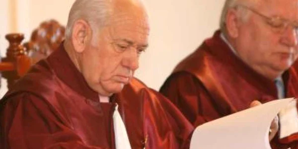 CCR discută luni moţiunea de cenzură / Geoană vrea Guvern de tehnocraţi