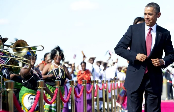 1 iulie 2013: Barack Obama dansează pe aeroportul Julius Nyerere din Dar Es Salaam, Tanzania. FOTO: Getty Images