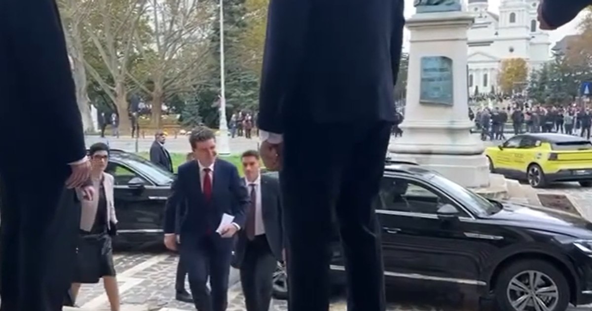 Nicușor Dan huiduit la Iași: „Trădătorule!”, „Pleacă în Ucraina!”