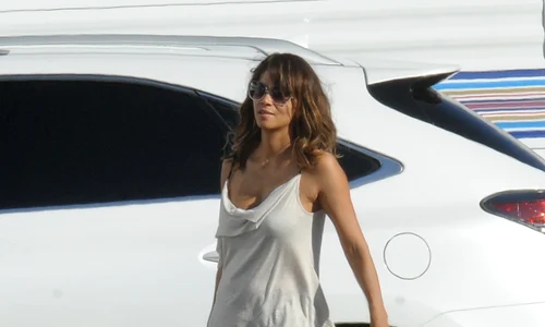 Halle Berry arriving on the set of "Extant" jpeg