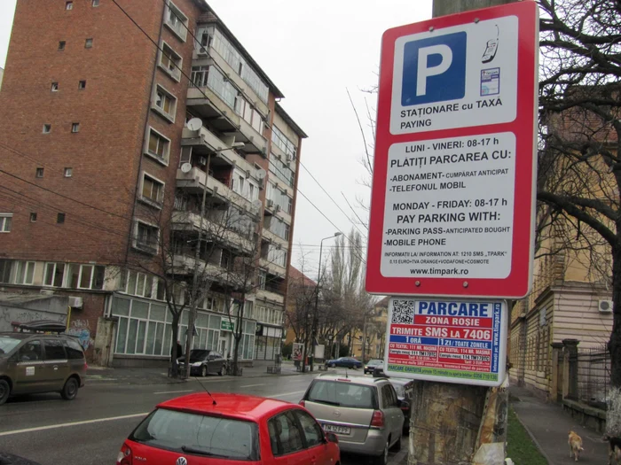 Panourile TimPark nu conţin decât numărul de SMS la care se poate plăti parcarea