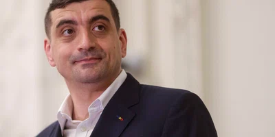 Președintele AUR, George Simion, face declarații de presă după depunerea moțiunii de cenzură alături de PSD împotriva guvernuluii. FOTO Inquam Photos / Octav Ganea