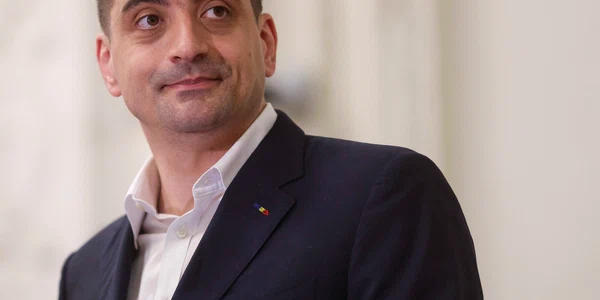 Președintele AUR, George Simion, face declarații de presă după depunerea  moțiunii de cenzură alături de PSD împotriva guvernuluii. FOTO Inquam Photos / Octav Ganea