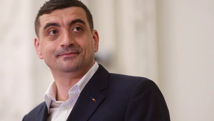 Președintele AUR, George Simion, face declarații de presă după depunerea  moțiunii de cenzură alături de PSD împotriva guvernuluii. FOTO Inquam Photos / Octav Ganea